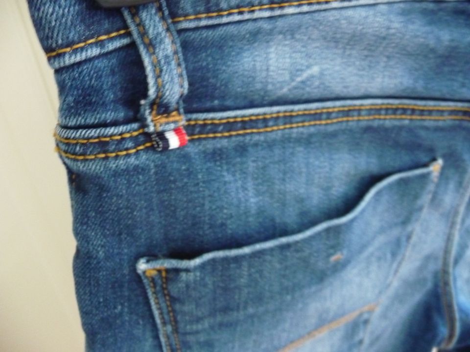 ★Tommy Hilfiger Denim Slim Scanton W 30 Jeans Shorts Hose★ in Hilden