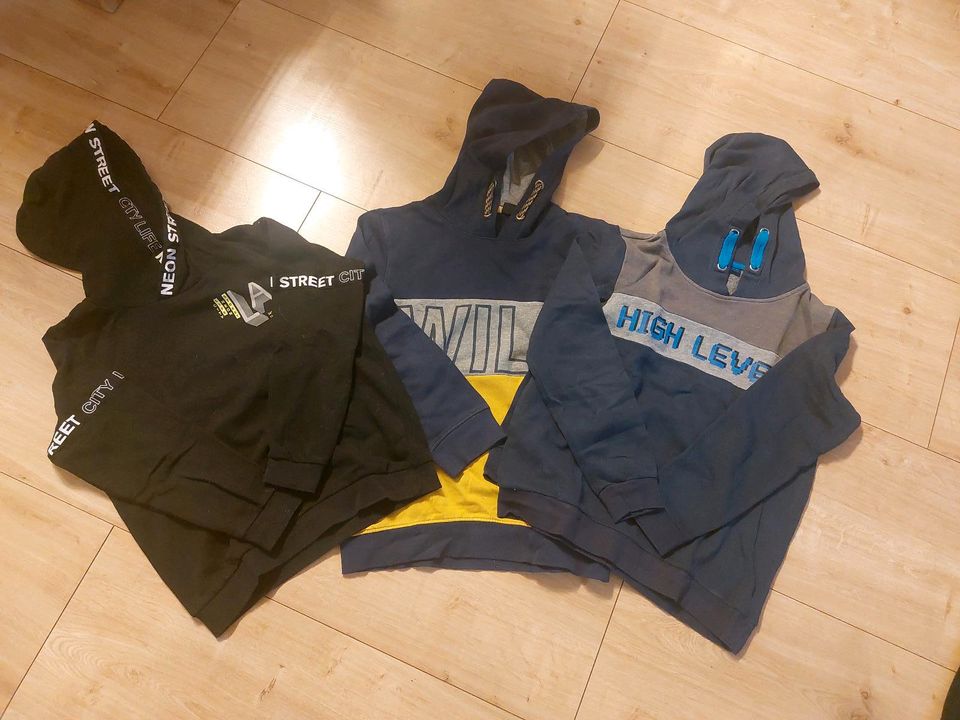 3 Hoodies Kaputzensweatshirts 146 zusammen in Oberhausen