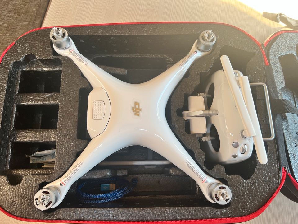 DJI Drohne unfallfrei mit Zuvehör in Hamburg