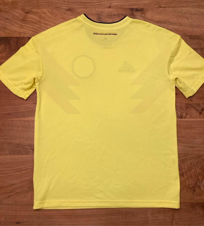 Adidas Fußball Trikot Kolumbien Größe 13-14 Jahre in Pullach