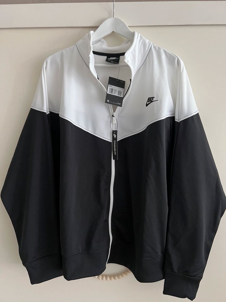 Nike Jacke original in Berlin