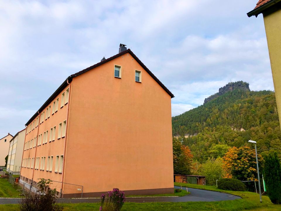 Blick zum Lilienstein + 2-Zimmer-ETW + 1.OG + leerstehend + perfekt für Eigennutzer oder zur Vermietung oder als Ferienwohnung + + + in Königstein / Sächsische Schweiz