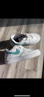 Nikes *Gr 37* weiß/türkies Hessen - Fernwald Vorschau