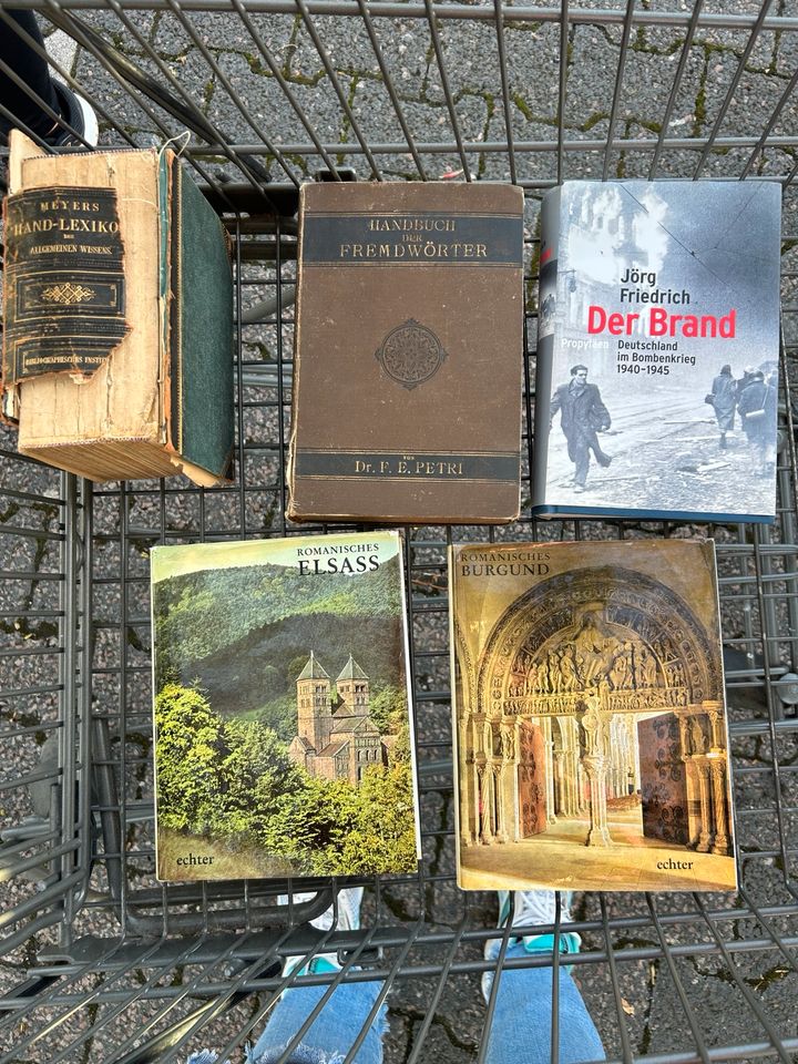 Alte und Hand gebunden Bücher in Wiesbaden