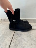 Schwarze Uggs mit Glitzersteinen Größe 41 Niedersachsen - Gifhorn Vorschau
