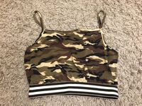 Crop Top sporty camouflage print oliv khaki Streifen XS 34 S 36 Hamburg-Mitte - Hamburg Neustadt Vorschau