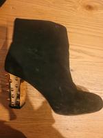 OTHER STORIES Statement Boots Absätze Nieten Leder weihnachten Brandenburg - Mahlow Vorschau