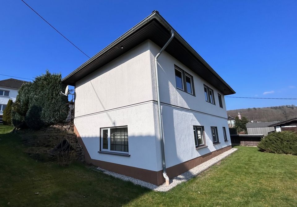 Ein-bzw. Zweifamilienhaus mit großem Garten und toller Aussicht in Kirchen in Kirchen (Sieg)