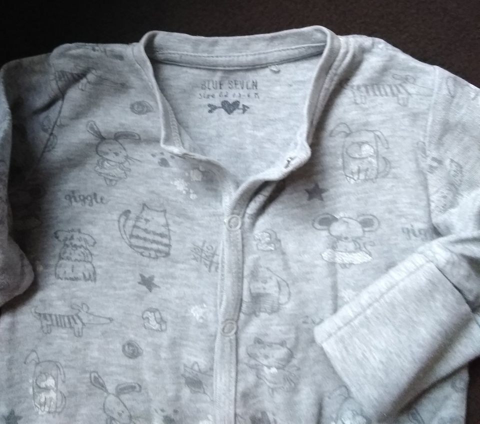 Baby langärmeliger Schlafanzug grau mit Print Gr. 62 / 3-6 M. in Greifswald