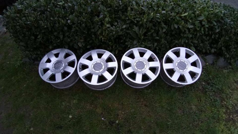 Alufelgen Original Audi A8 4E D3 8x17 ET43 4E0601025S A3 A4 A6 ? in Reichshof