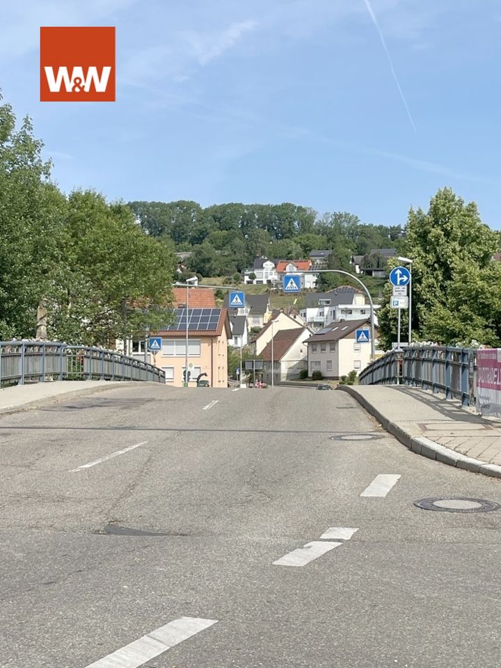 Großzügiges Einfamilienhaus mit 4 Garagen und Wellnesslandschaft in Heuchlingen