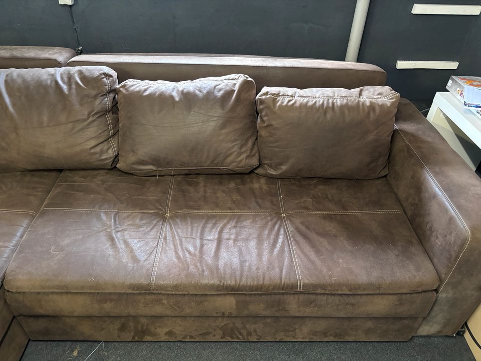 Wohnlandschaft / Sofa / Couch mit Schlaffuntkion in Lindhorst