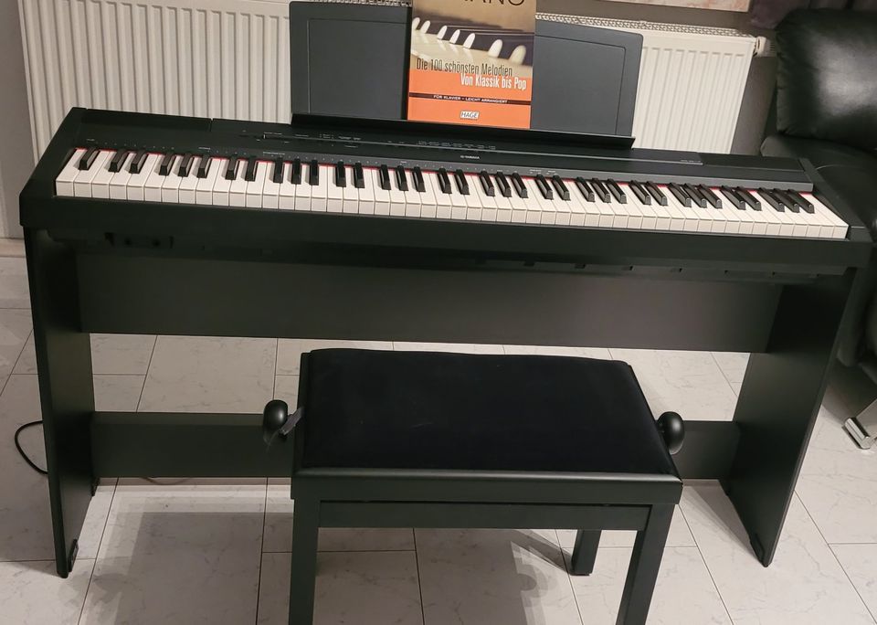 Yamaha Piano digital P-115 mit Ständer, Hocker & Tasche in Kassel