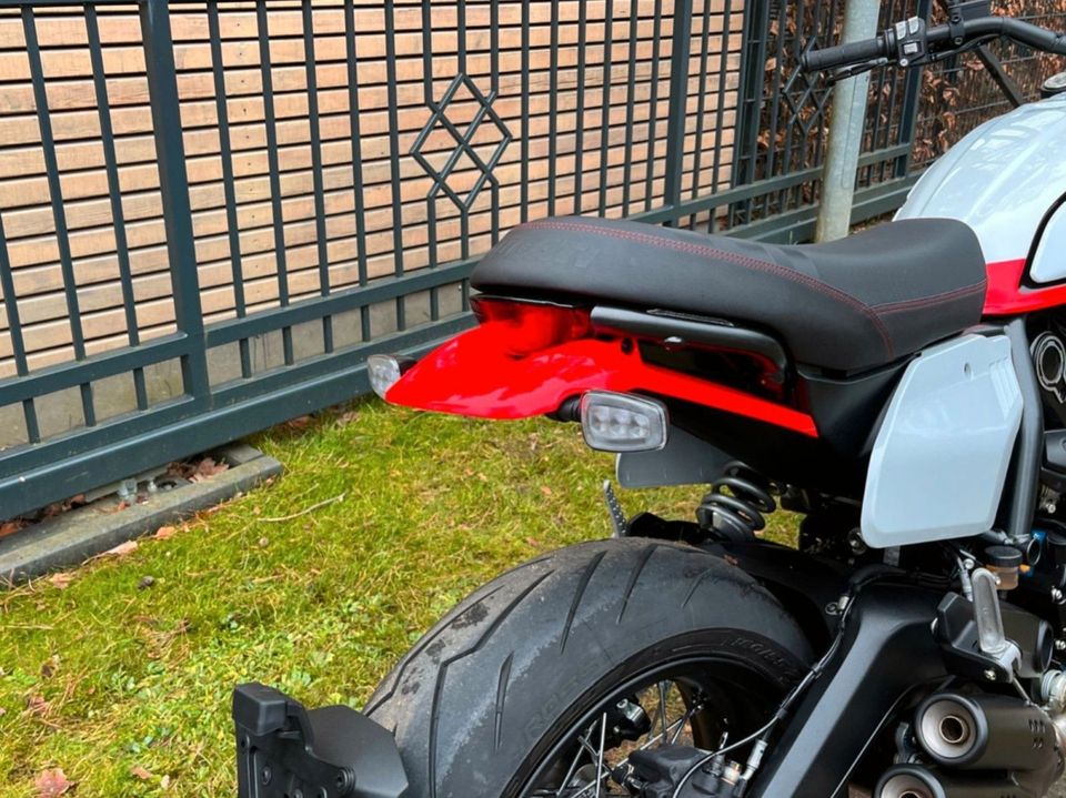 Ducati Scrambler Urban Motard EZ 2023  8 KM 1. Hand Mwst in Potsdam