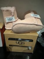 Baby UGG Stiefel Boots rosa gefüttert Gr. 18 Hessen - Groß-Gerau Vorschau