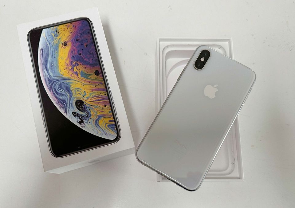 iPhone Xs silbern NEUWERTIG in Düsseldorf