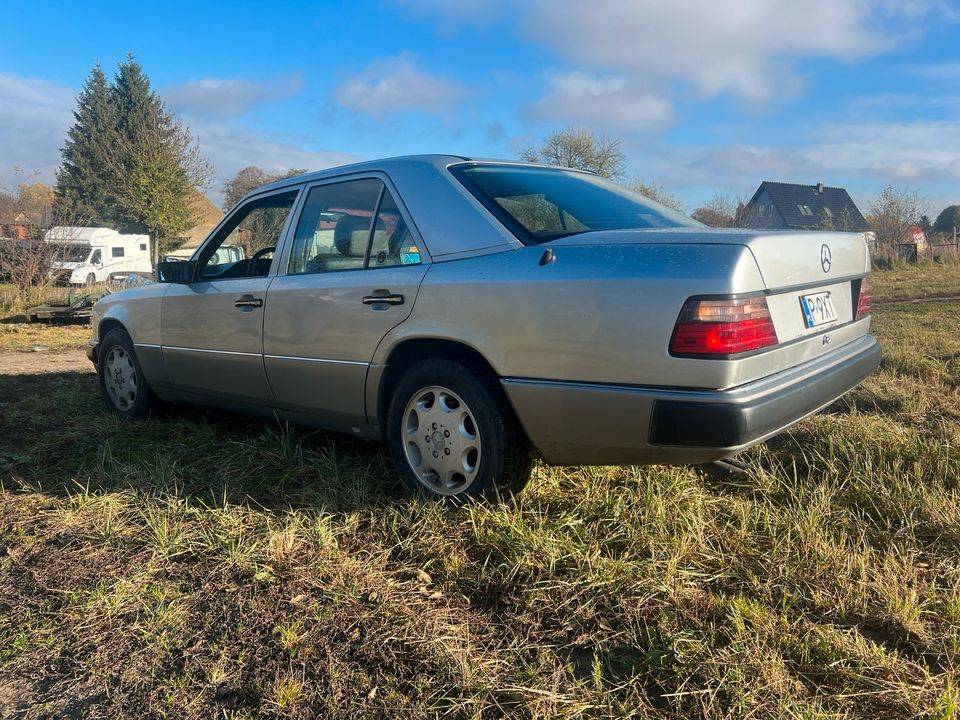 Mercedes W124 400e in Tantow