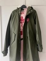 Derbe Regenmantel Parka lang grün Regenjacke M 38 40 Niedersachsen - Oldenburg Vorschau