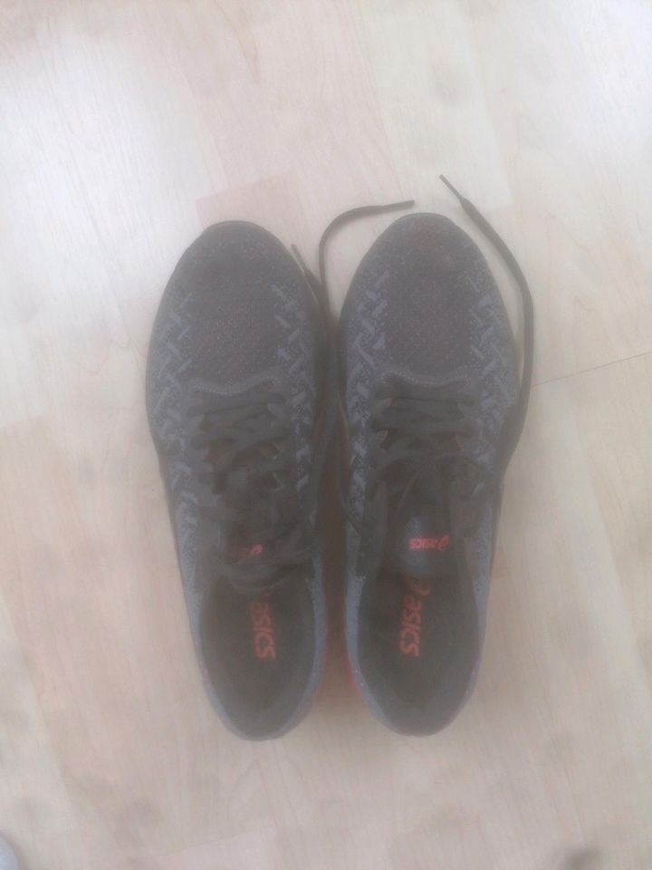 Laufschuhe von Asics in Goslar