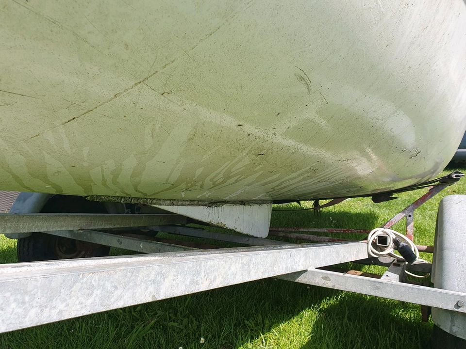 470er Schmidt Segeljolle – Rumpf ohne Mast und Segel, Segelboot in Grube Holst