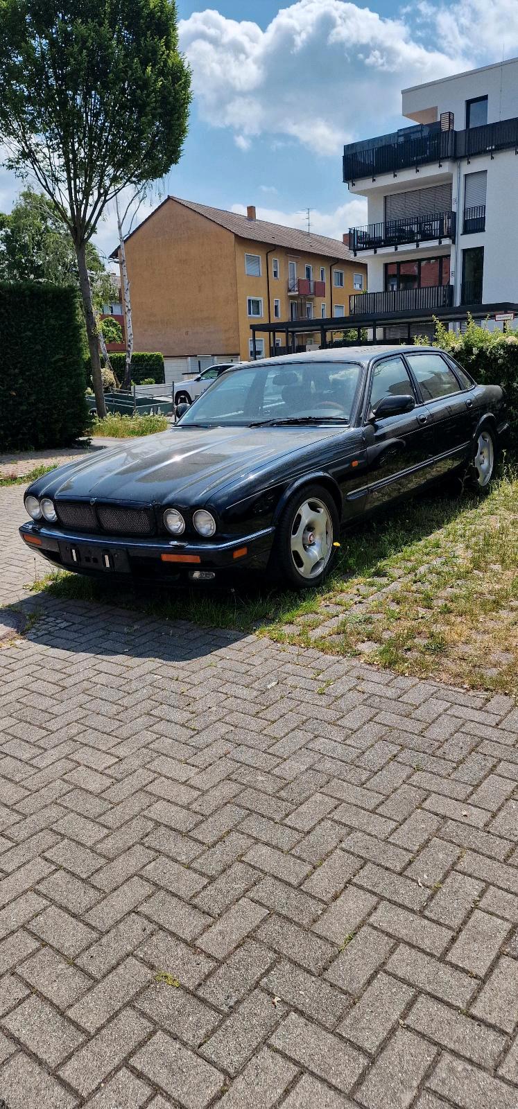 Abbildung des Autos jaguar xjr 4.0 kompresso…