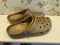 Crocs Gold crocskin Limited 2018 croc day Us 11 Niedersachsen - Leer (Ostfriesland) Vorschau