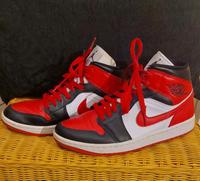 Nike Air Jordan Sneaker Rot Schwarz Weiß Gr. 39 Wuppertal - Vohwinkel Vorschau