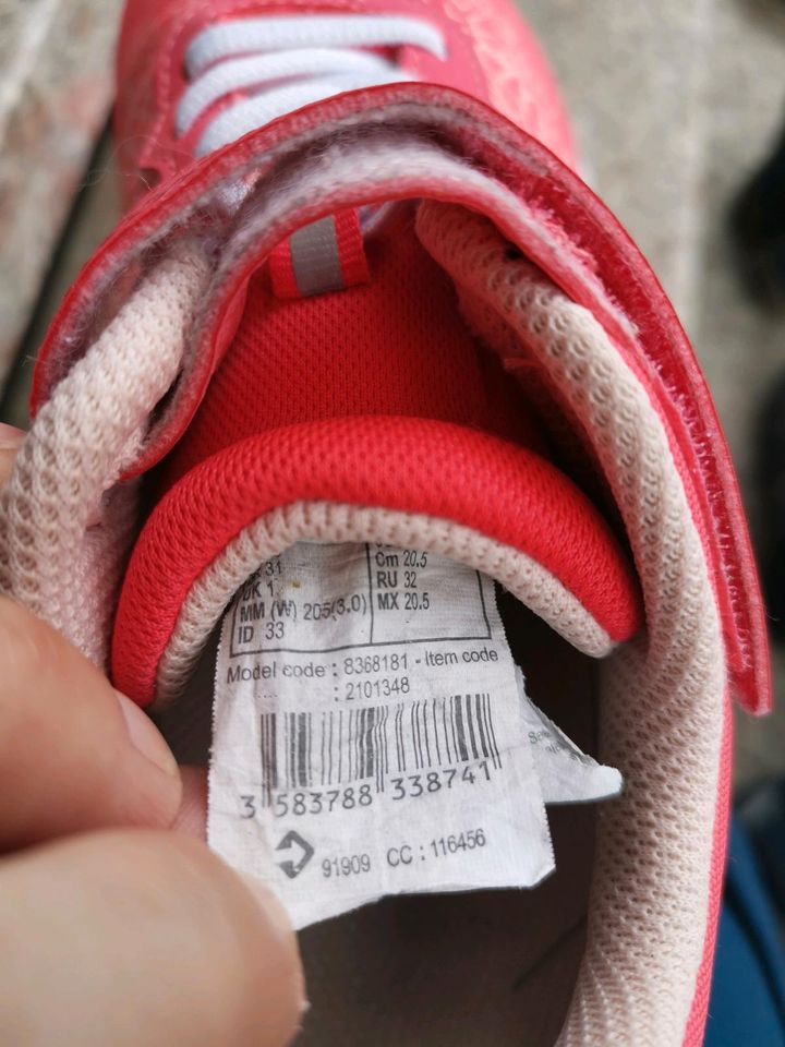 Hallenschuhe - Decathlon - Gr 33 - rot in Oftersheim