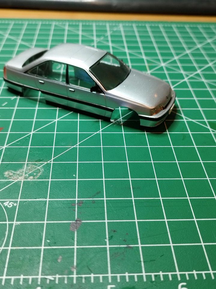 Suche Opel Omega A von Ixo 1:43 in Morschen