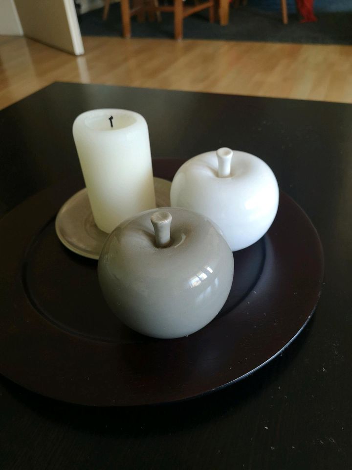 Deko Äpfel Keramik Durchmesser  12cm zwei weiß grau in Burgwedel