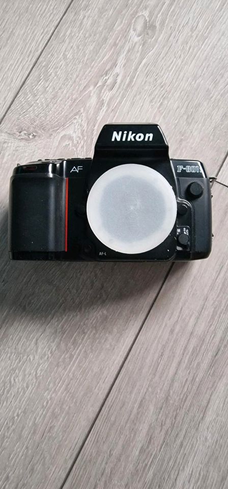 Alter Nikon F801s Spiegelreflexkamera in Nürnberg (Mittelfr)