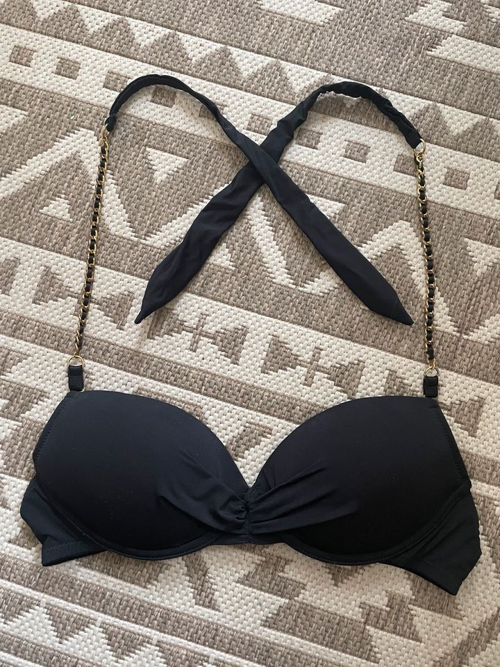 Schwarzer Bikini oder BH Neckholder mit Ketten in Elmshorn