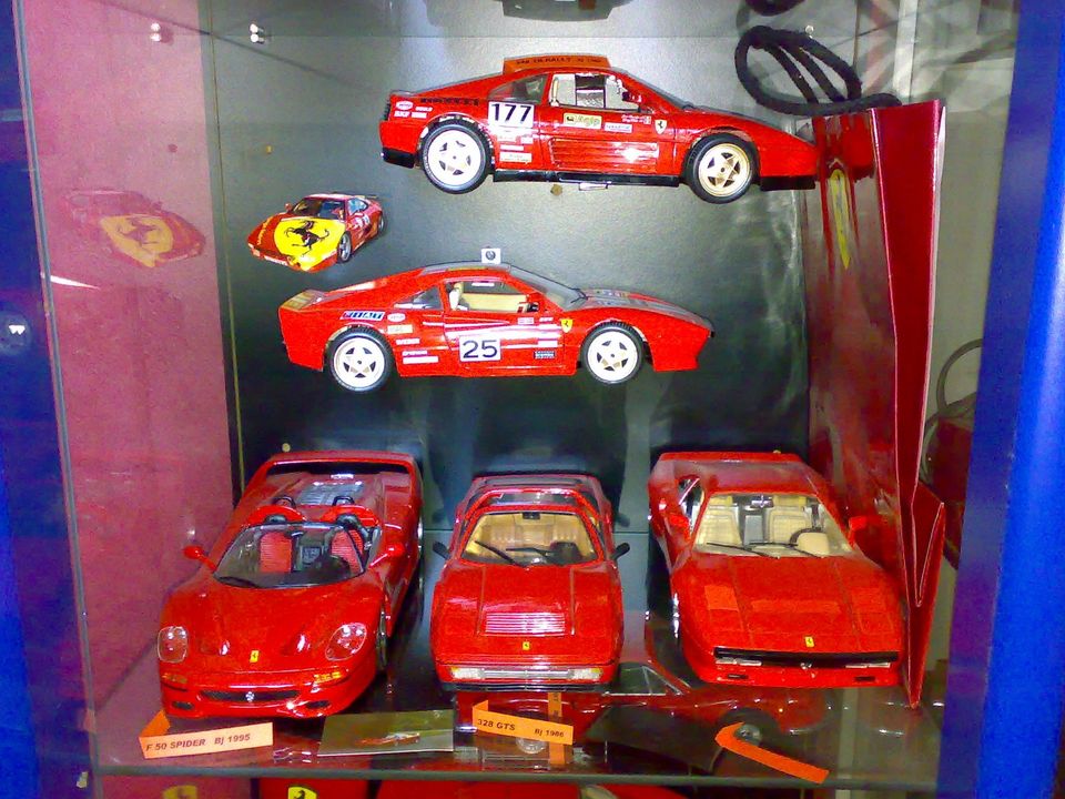 Ferrari Modellauto Sammlung 1:18 in Meißner