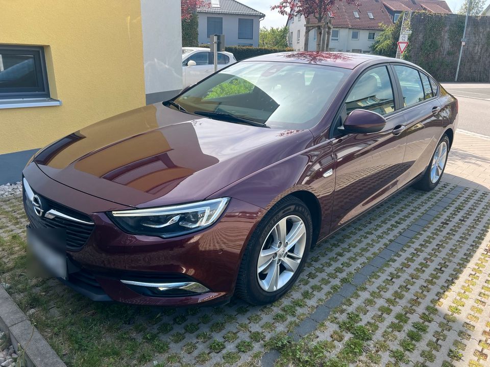 Opel insignia in Nürnberg (Mittelfr)