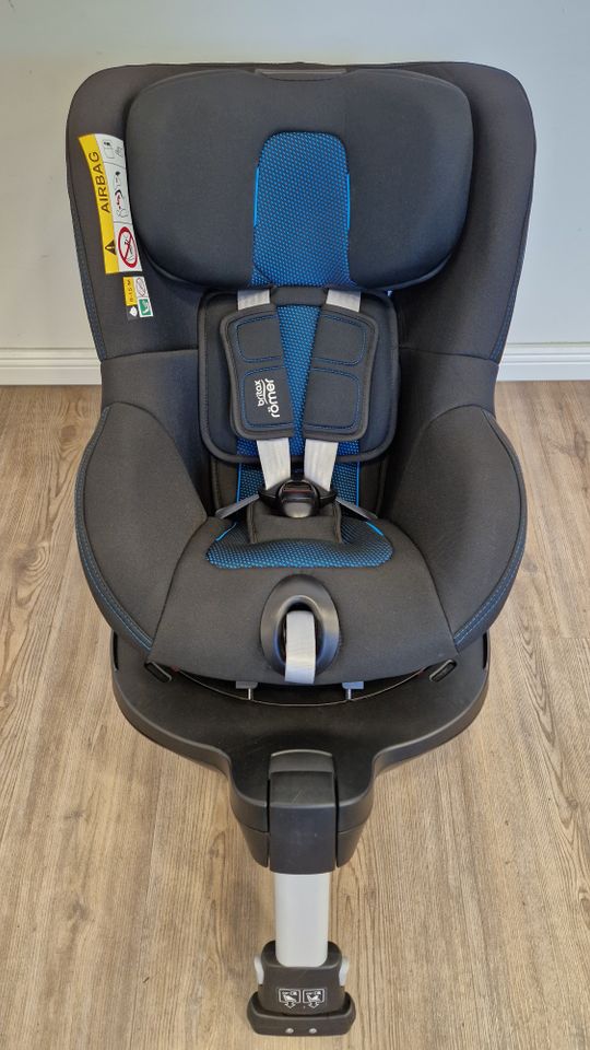 Britax Römer Dualfix 3 i-Size + Flex Base 5Z + Babyschale 5Z 2 in Essen