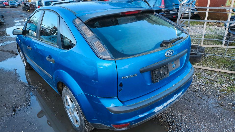 Schlachtfest! Ford Focus II DA3 1,6 Bahama-Blau Metallic 2006 in Eschweiler