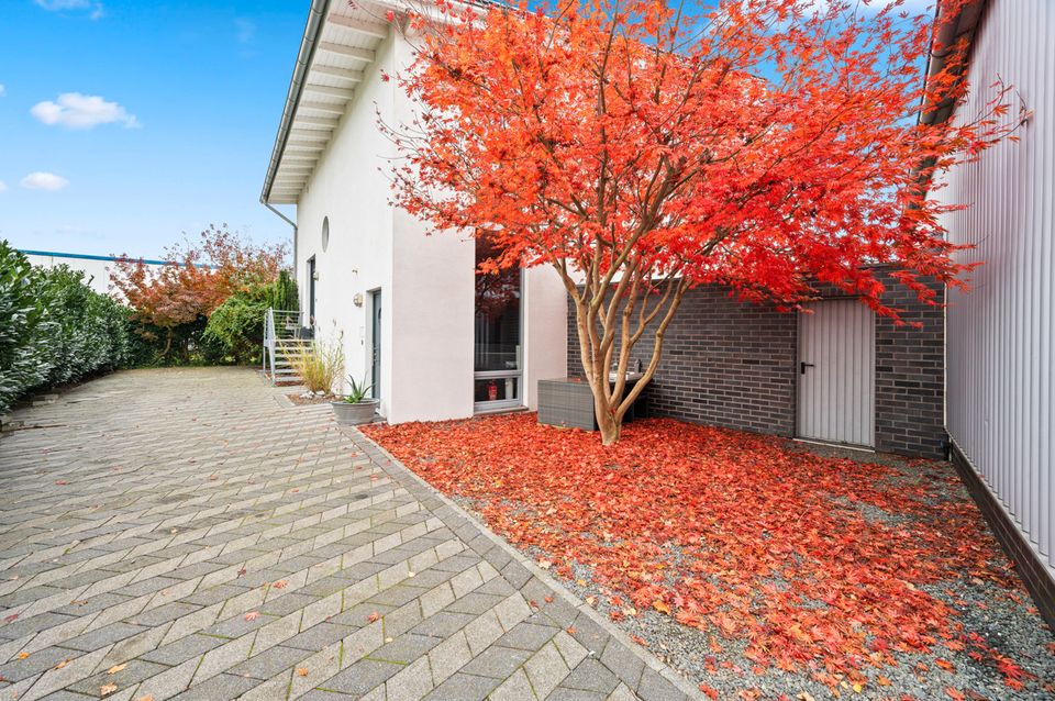 ACHTUNG: Dies ist ein Gewerbehaus auf einem Gewerbegrundstück!!!!!!!  Hier haben Sie die Möglichkeit um ein sehr geräumiges Architekten Haus mit Halle zu erwerben, im Moment eine Seltenheit in... in Nordhorn