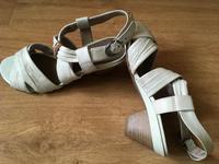 Sandalen, cremeweiß, JANA, Gr. 3 1/2, Weite: H, Absatz: 5 cm Baden-Württemberg - Muggensturm Vorschau