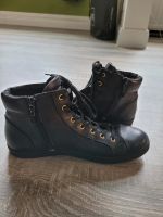 Schwarze Sneaker von Kiomi Colditz - Zschadraß Vorschau