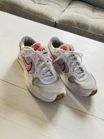 Sneaker Schuhe Nike Halbschuhe 36,5 Bayern - Erding Vorschau