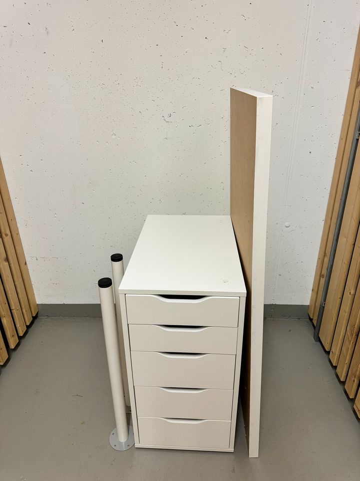 Ikea Schreibtisch weiß Tischplatte, Unterschrank, Standfüße, stuh in Leipzig