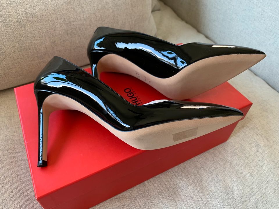 Hugo Boss Pumps High Heels schwarz Lack Hellia P 90 in Bielefeld -  Brackwede | eBay Kleinanzeigen ist jetzt Kleinanzeigen