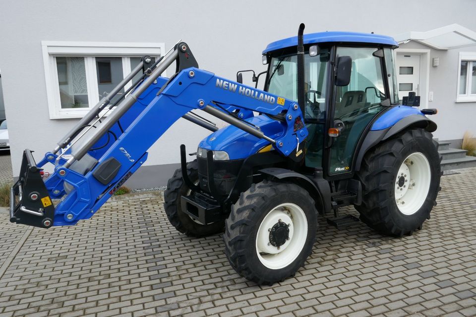 New Holland TD 70D Allr. Im sehr gutem Zustand! *Mit neuen Industrielader! in Langenzenn