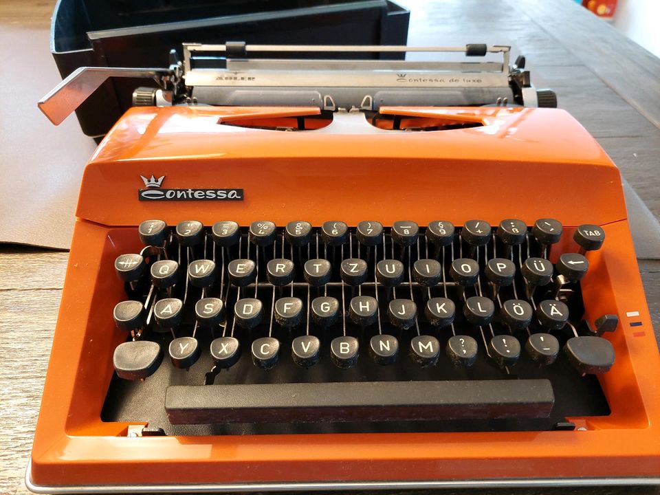 Contessa de Luxe Schreibmaschine in Langenau