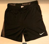 Nike Shorts kurze Hose Herren schwarz Größe M Dri Fit Hosentasche Berlin - Köpenick Vorschau