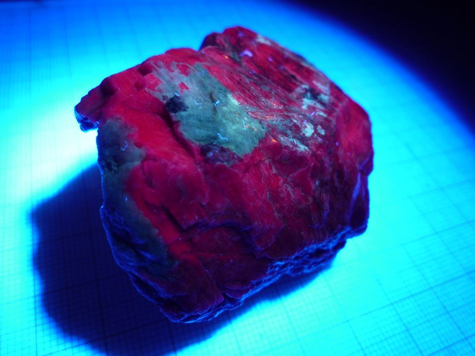 Großer Rubin Myanmar natürlich 142 Gr. Auflösung Mineralien in Eschelbronn
