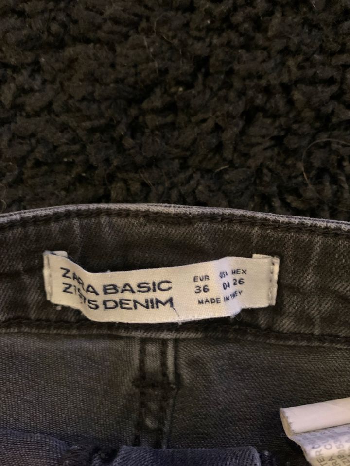 ZARA Jeansshorts Gr.36 in Stuttgart