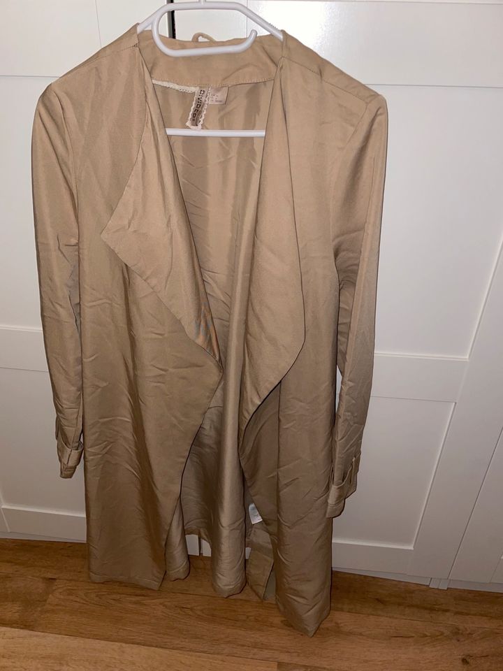 H&M Trenchcoat Mantel beige Größe 34 Sommermantel Frühling in Halle