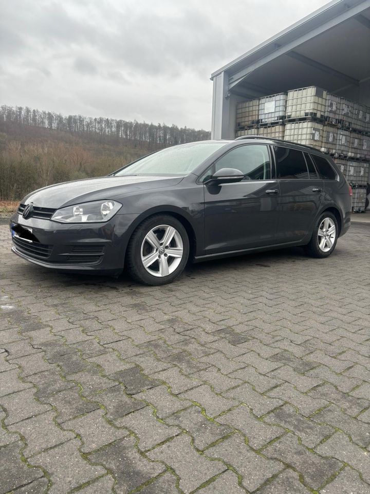 VW Golf 7 Kombi 2.0 TDI DSG 2.Hand in Marsberg