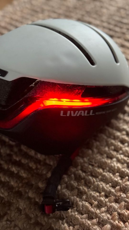 Livall Fahrradhelm L /XL in Oberhausen